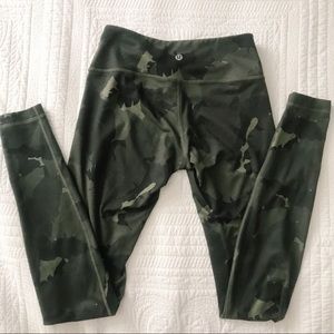 Lululemon size 4 leafy camo print leggings